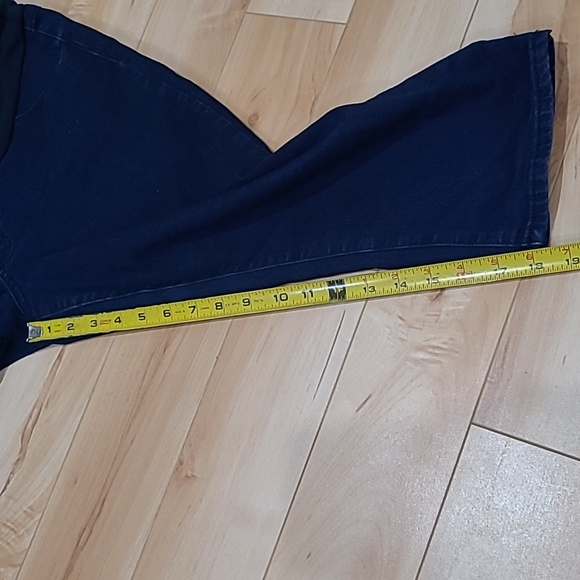 Thyme women's size large blurle jeans long shorts/carpis - Picture 5 of 5